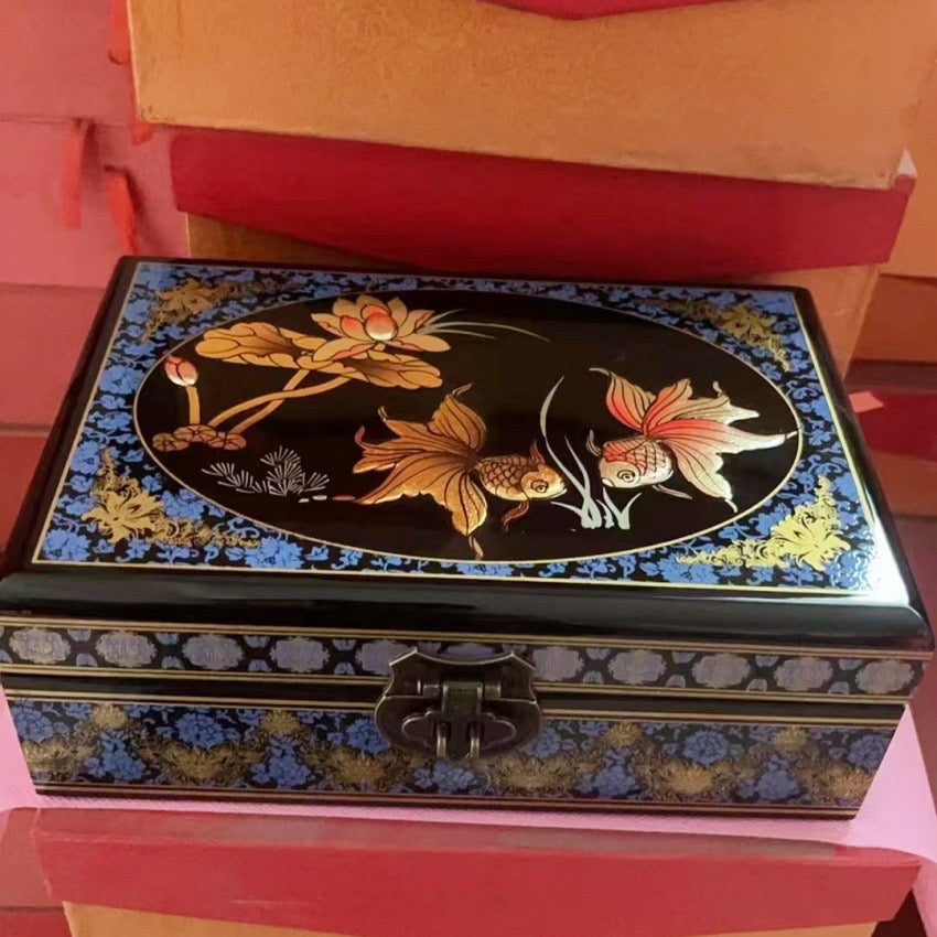 Natural lacquer handmade jewelry box