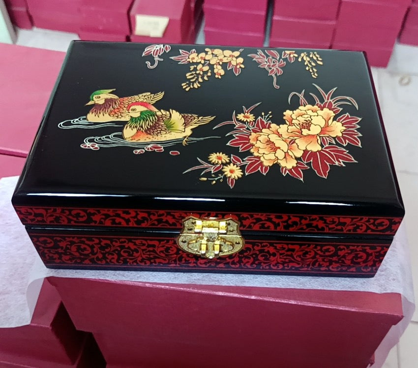 Natural lacquer handmade jewelry box