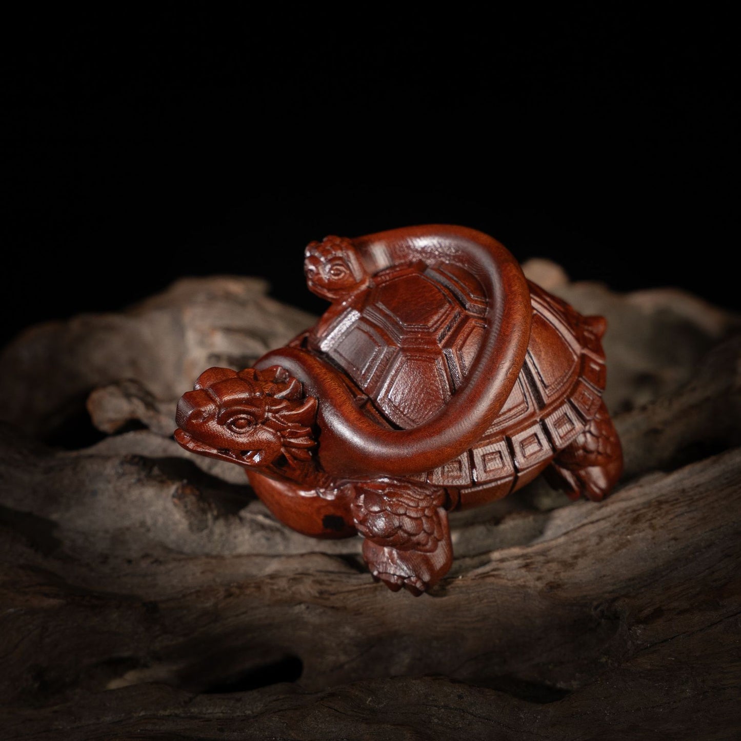 Lightning strike jujube wood carving Xuanwu Dragon Turtle Feng Shui ornament, rich and unparalleled in the world
