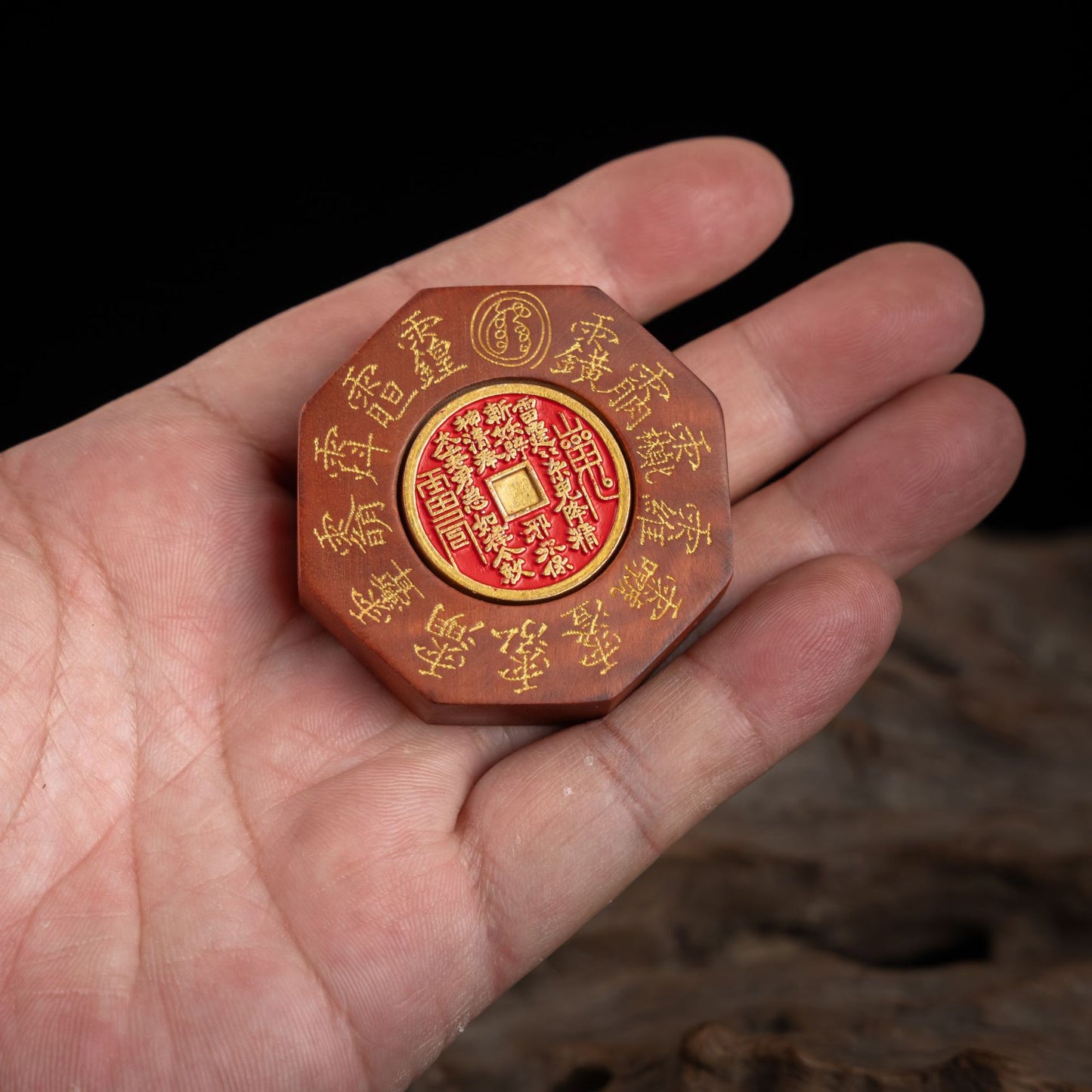Lightning-struck wooden golden light incantation pendant inlaid with mountain ghost (rotatable) Taoist magical artifact