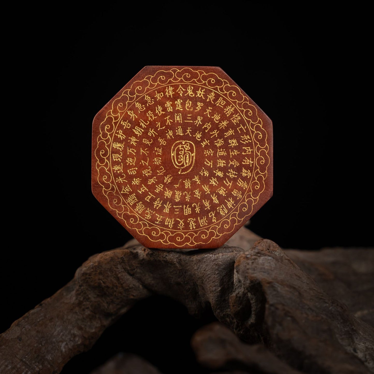 Lightning-struck wooden golden light incantation pendant inlaid with mountain ghost (rotatable) Taoist magical artifact