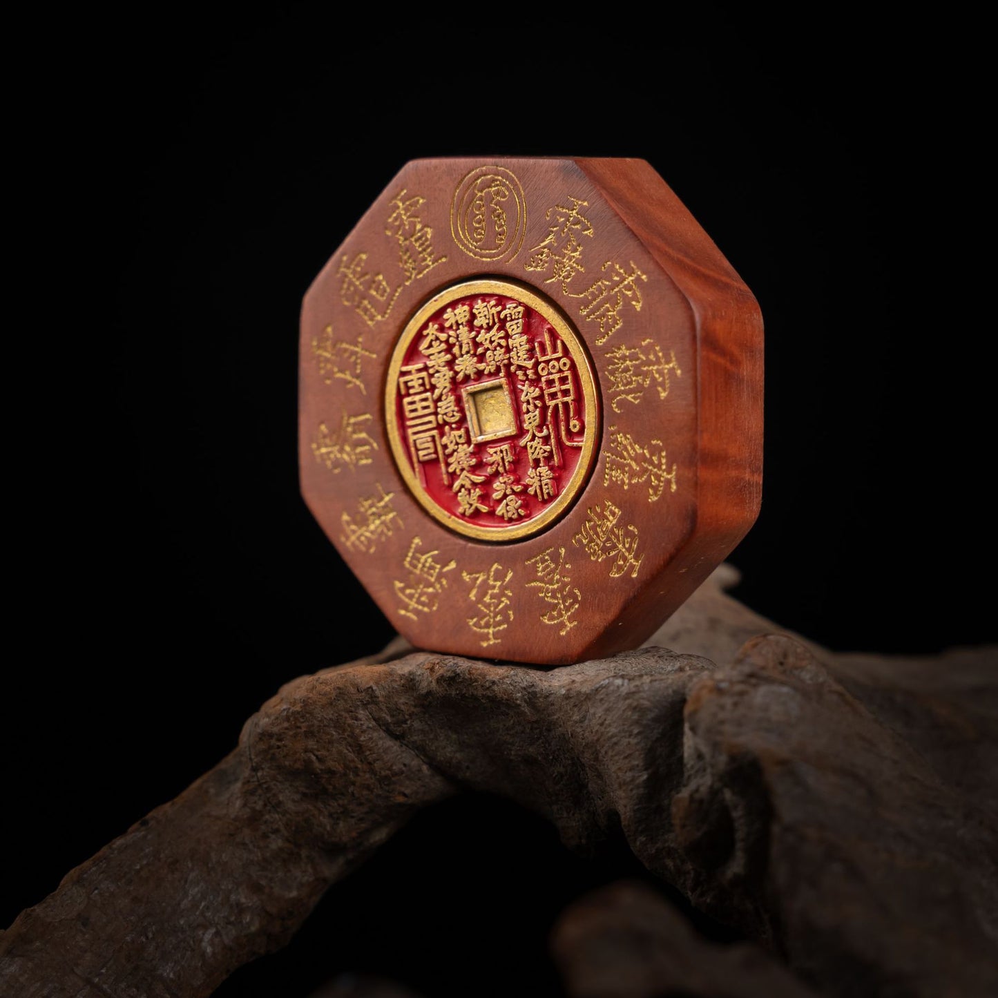 Lightning-struck wooden golden light incantation pendant inlaid with mountain ghost (rotatable) Taoist magical artifact